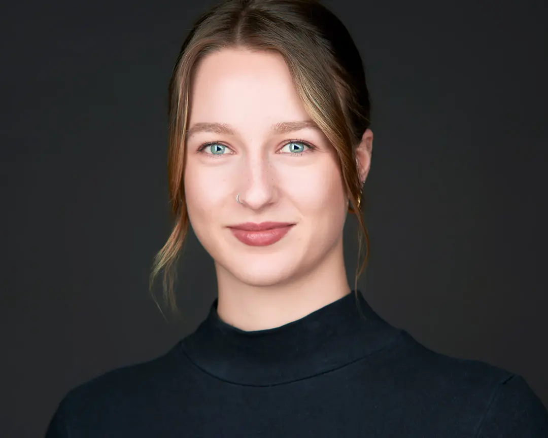 Professioneller Business-Headshot f&uuml;r LinkedIn, fotografiert von Rainer M&uuml;ller Fotografie in Ha&szlig;furt.